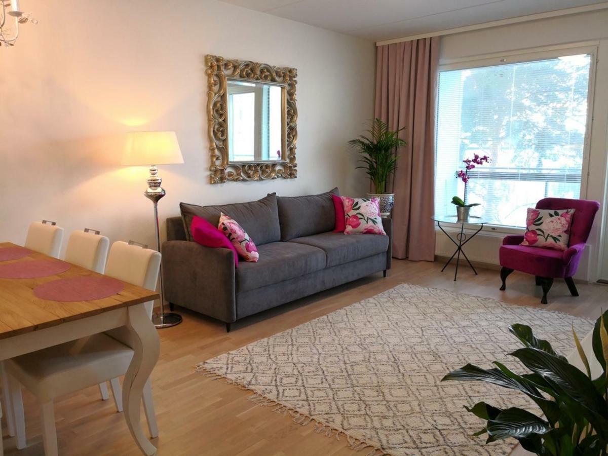 Charming Pine View Apartment Vantaa Eksteriør billede